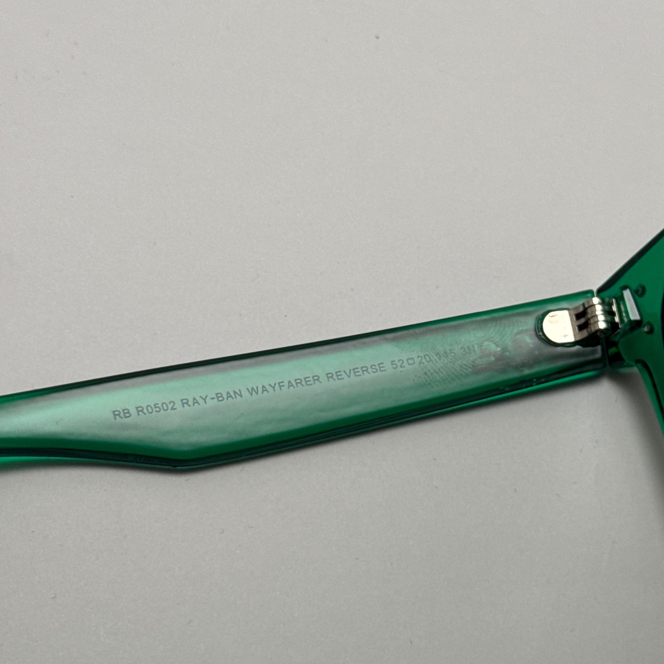 عینک آفتابی ریبن ویفرر شیشه سنگ سبز به همراه پک کامل ریبن Rayban WAYFARER RB 0502S