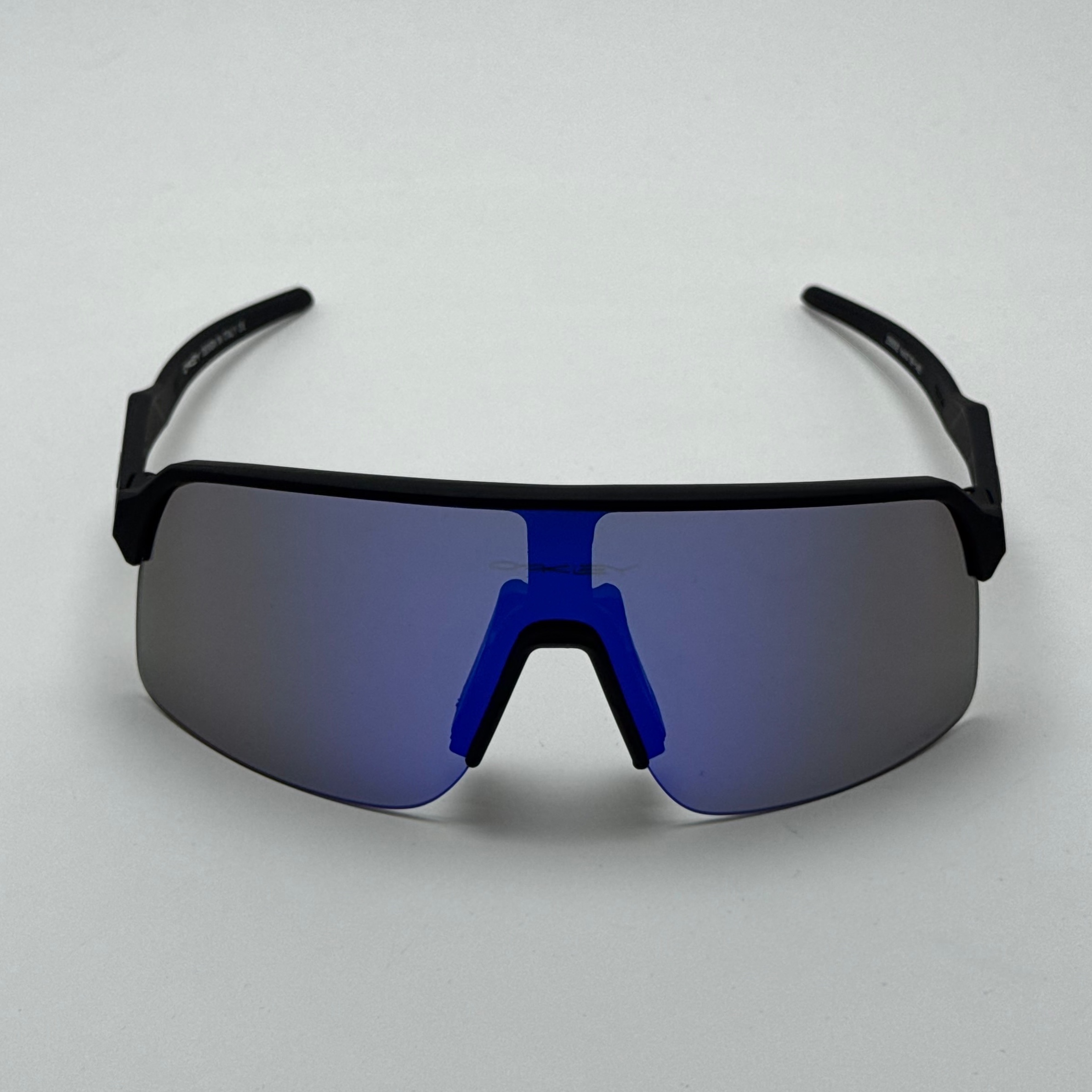 عینک آفتابی اسپرت اوکلی OAKLEY مدل SUTRO فریم مشکی عدسی آبی