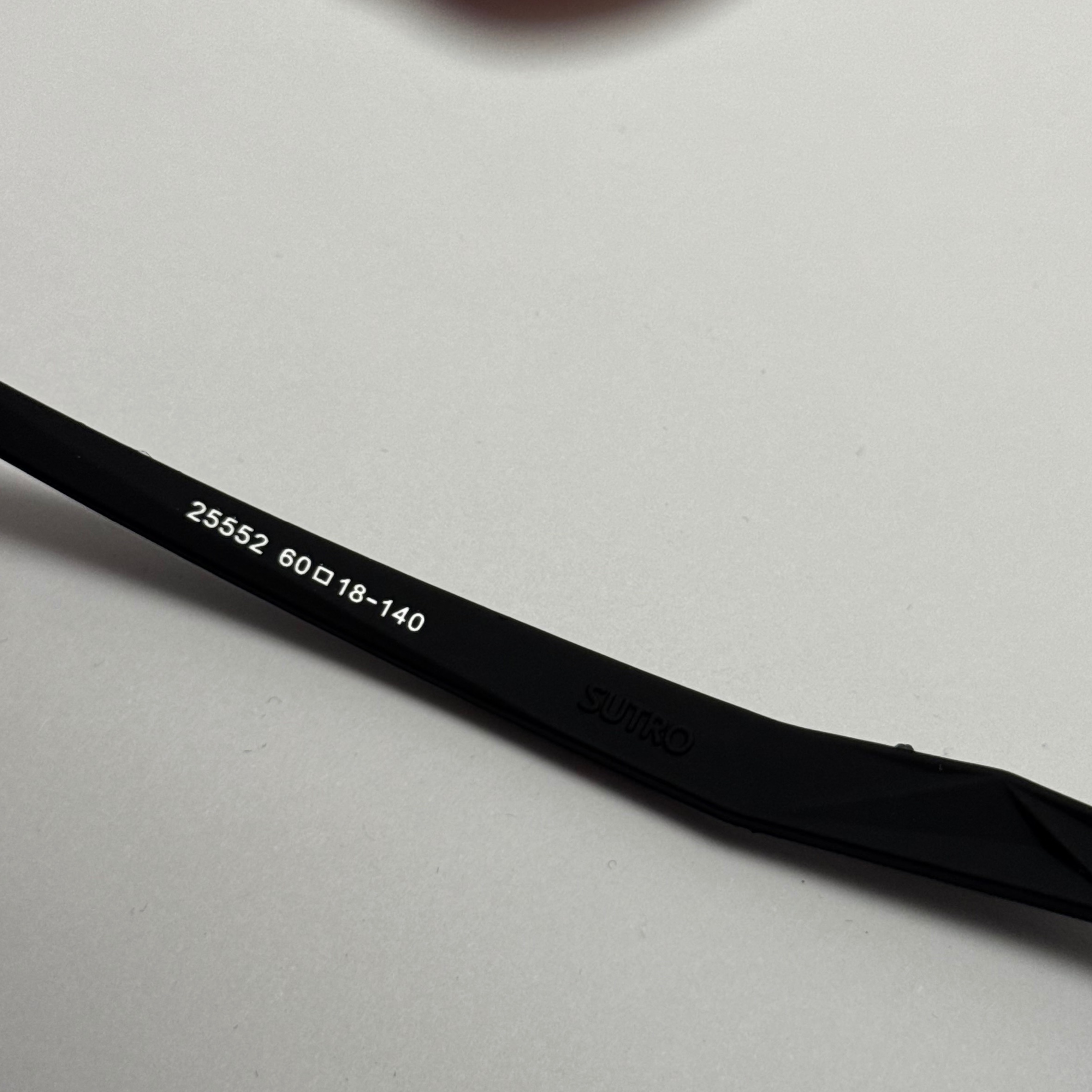 عینک آفتابی اسپرت اوکلی OAKLEY مدل SUTRO فریم مشکی عدسی آتیشی