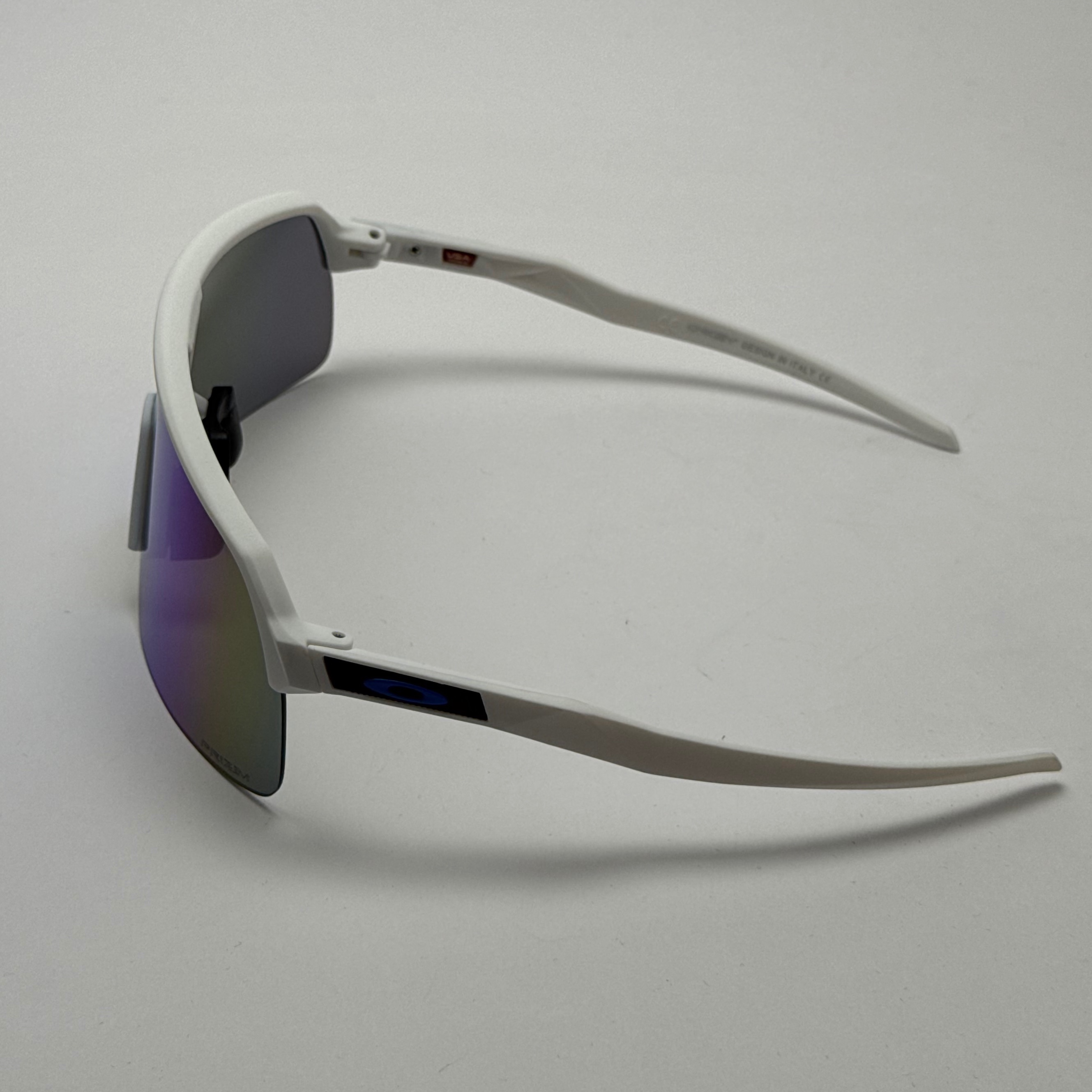 عینک آفتابی اسپرت اوکلی OAKLEY مدل SUTRO فریم سفید عدسی آبی هفت رنگ