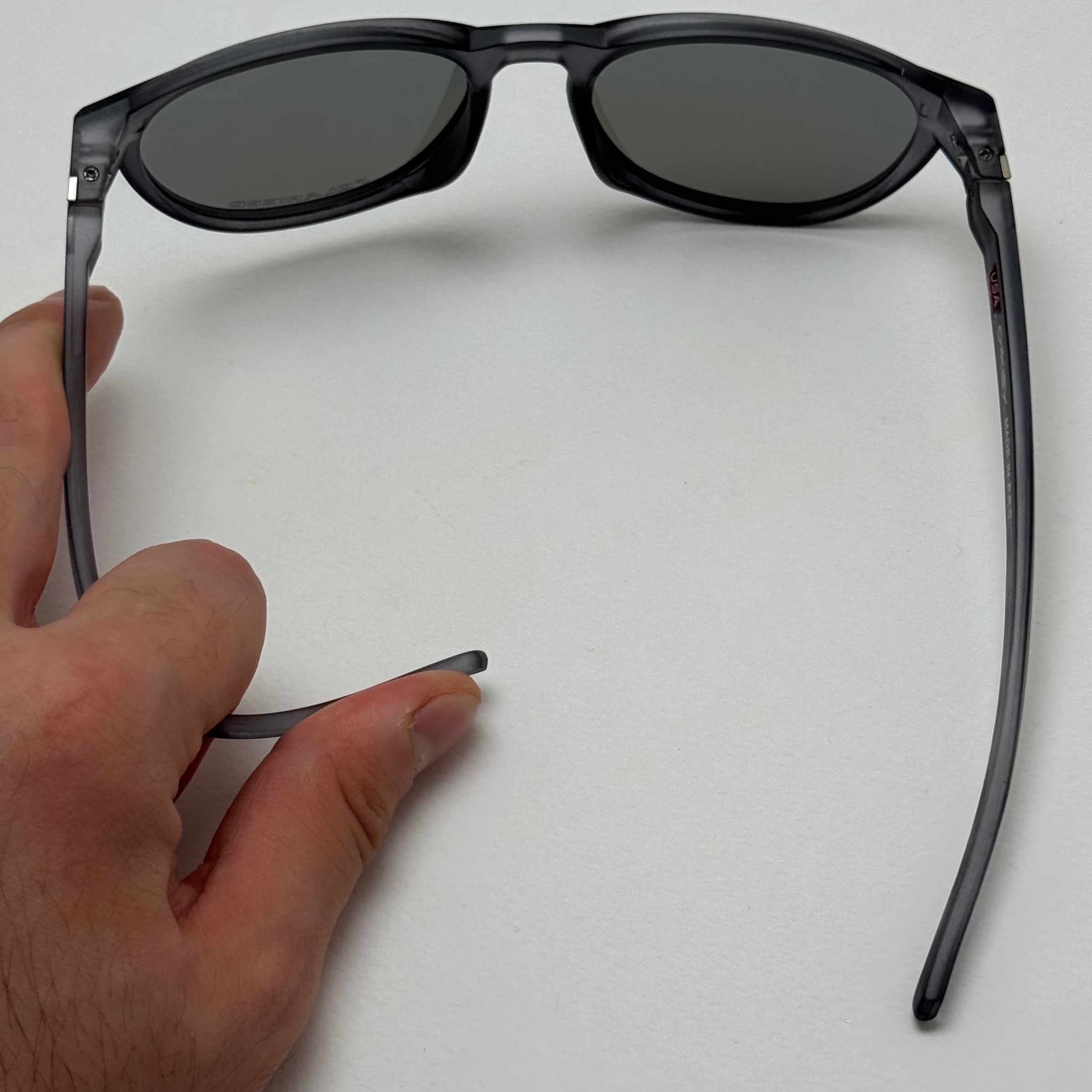 عینک آفتابی پلاریزه اوکلی Oakley طوسی عدسی آبی گرد کد TO4910