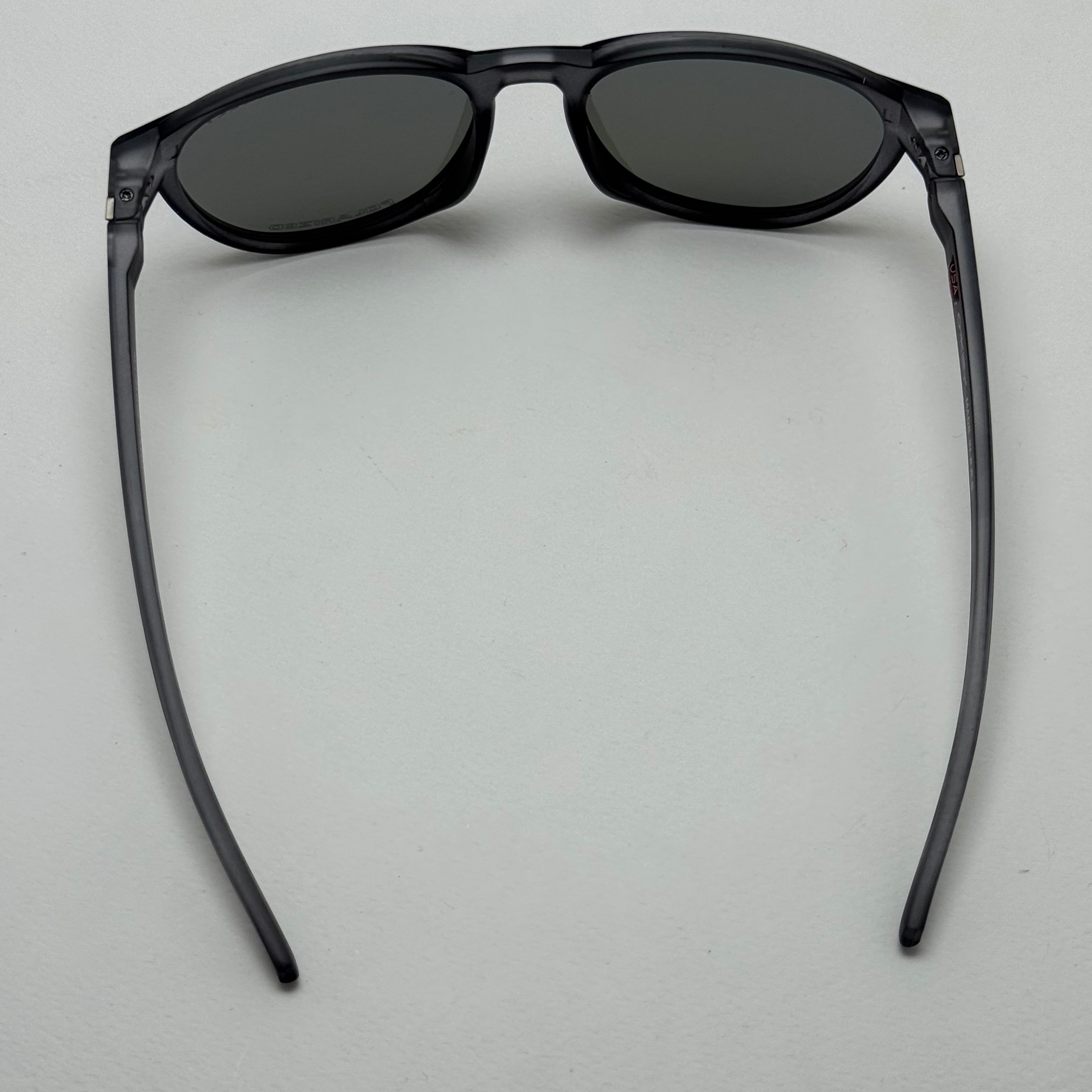 عینک آفتابی پلاریزه اوکلی Oakley طوسی عدسی آبی گرد کد TO4910