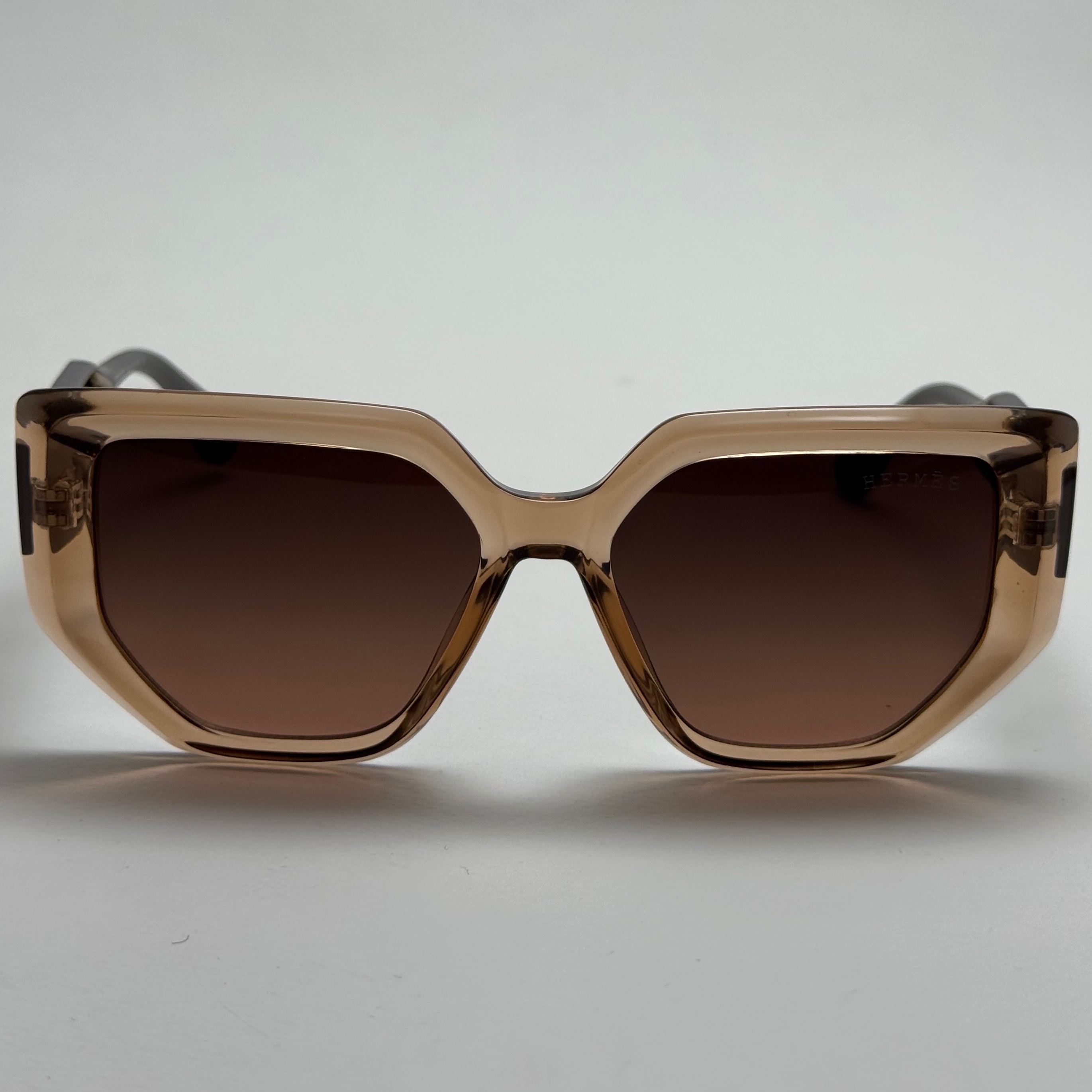 عینک آفتابی زنانه هرمس مدل Hermes Cut Out Brown دسته چرمی قهوه ای کد رفرنس 1178