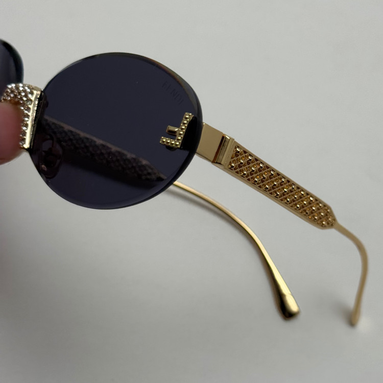 عینک آفتابی زنانه فندی Fendi فریم لس بیضی مدل Oval Frame Diamond Style نگین کاری شده کیفیت مستر مشکی طلایی