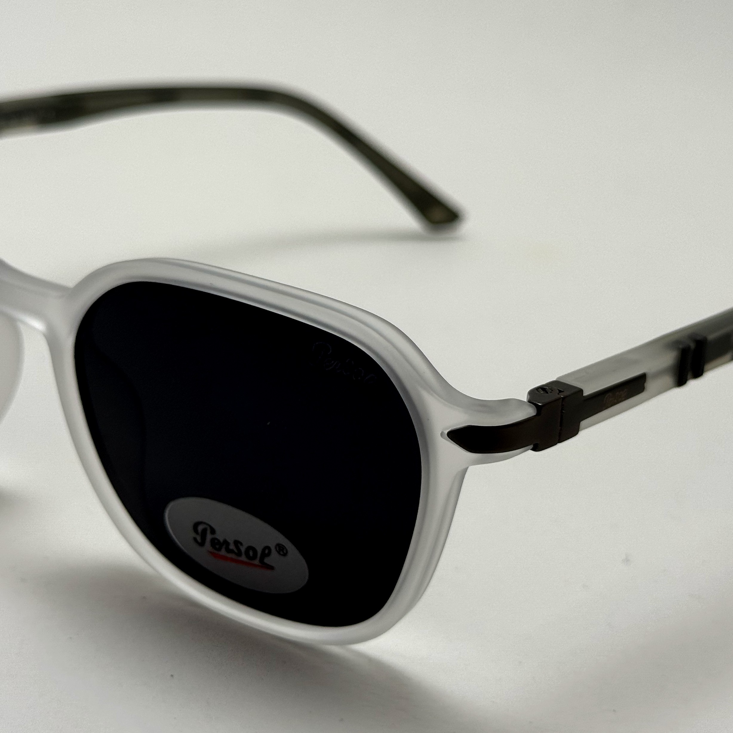 عینک آفتابی پلاریزه پرسول PERSOL کریستالی لولا فنری فوق سبک با کد رفرنس P 3221