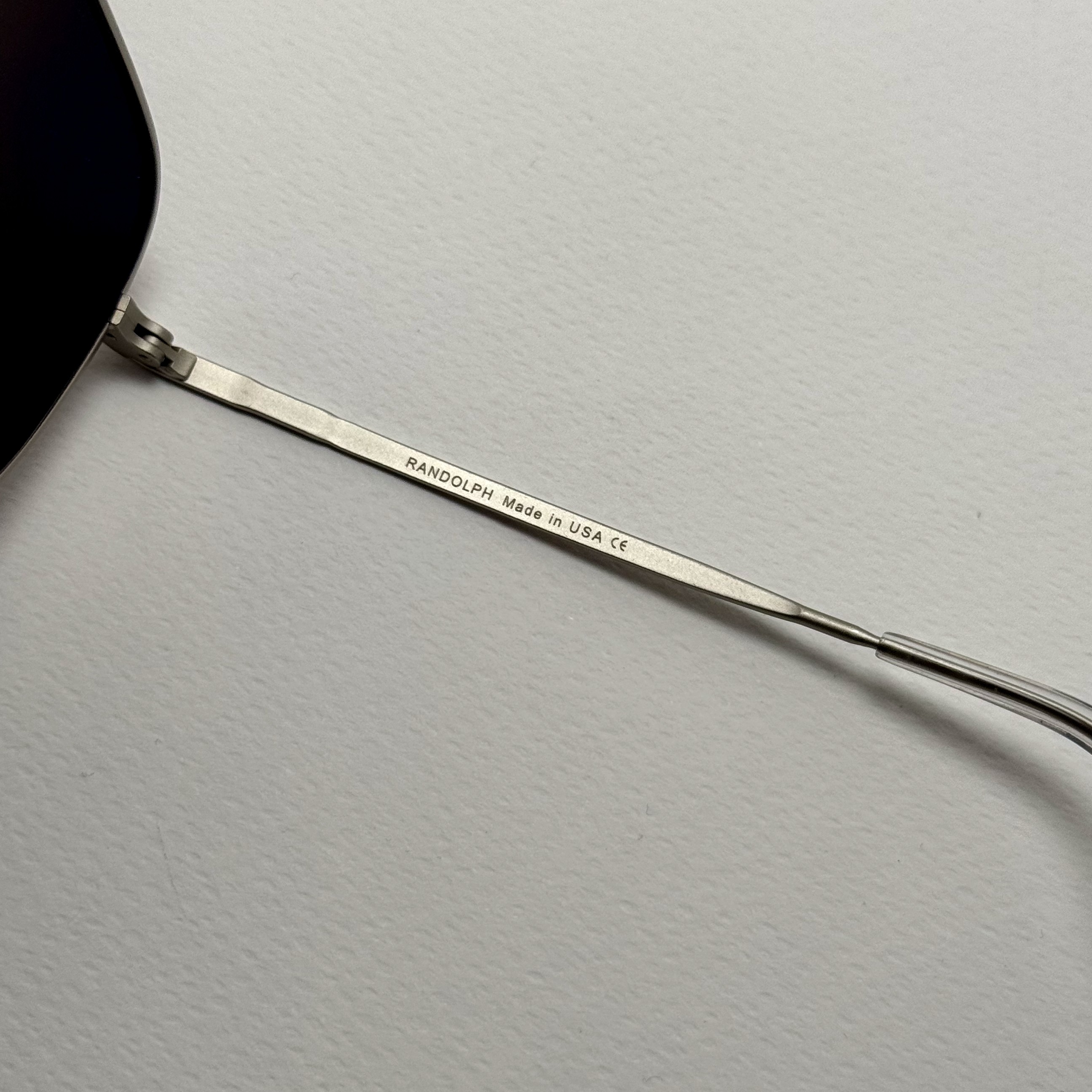 عینک آفتابی خلبانی رندولف شیشه سنگ آنتی رفلکس مشکی نقره ای فول پک RANDOLPH AVIATOR RE 58 24K WHITE GOLD