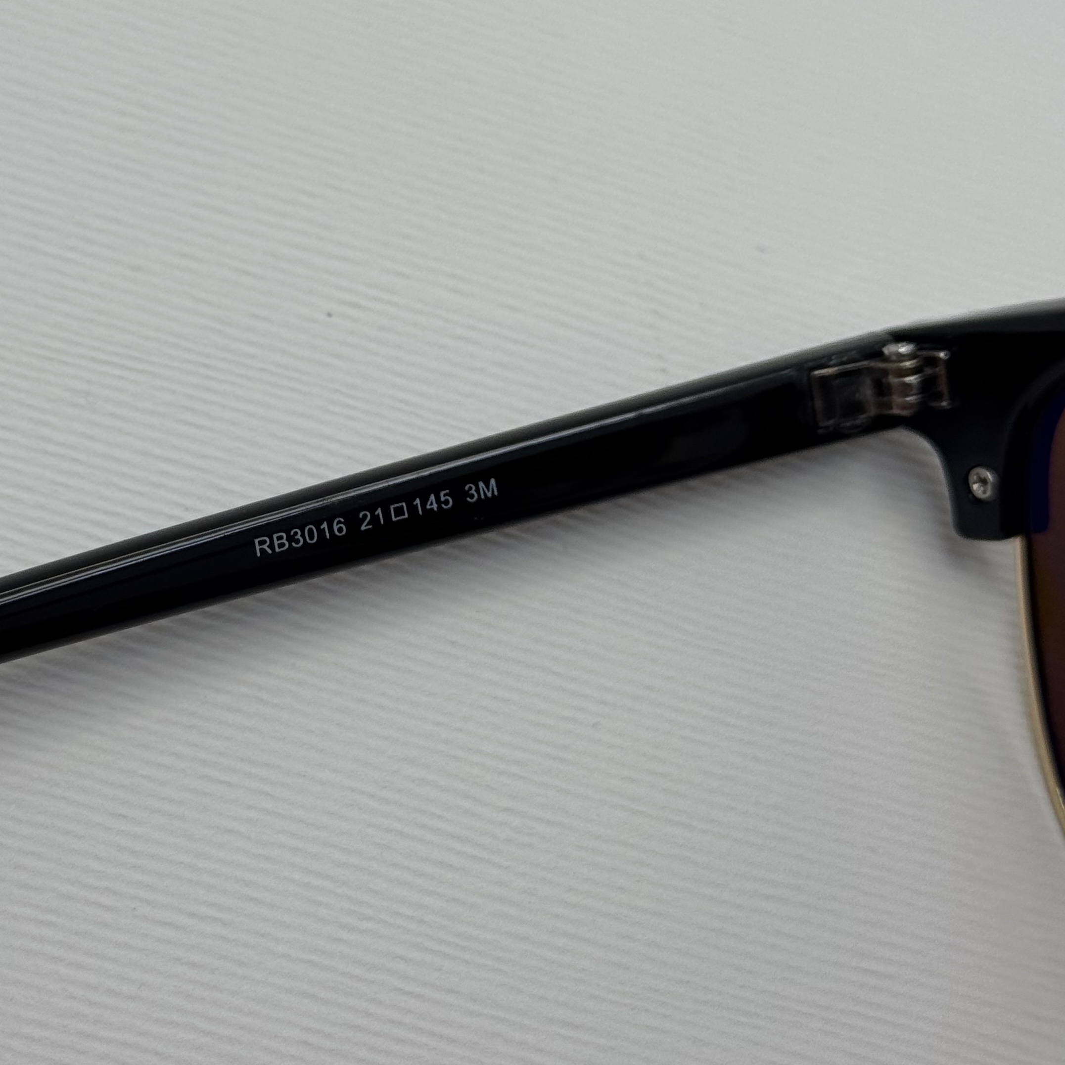 عینک آفتابی ریبن rayban کلاب مستر شیشه سنگ قهوه ای فریم طلایی rb 3016 به همراه پک کامل