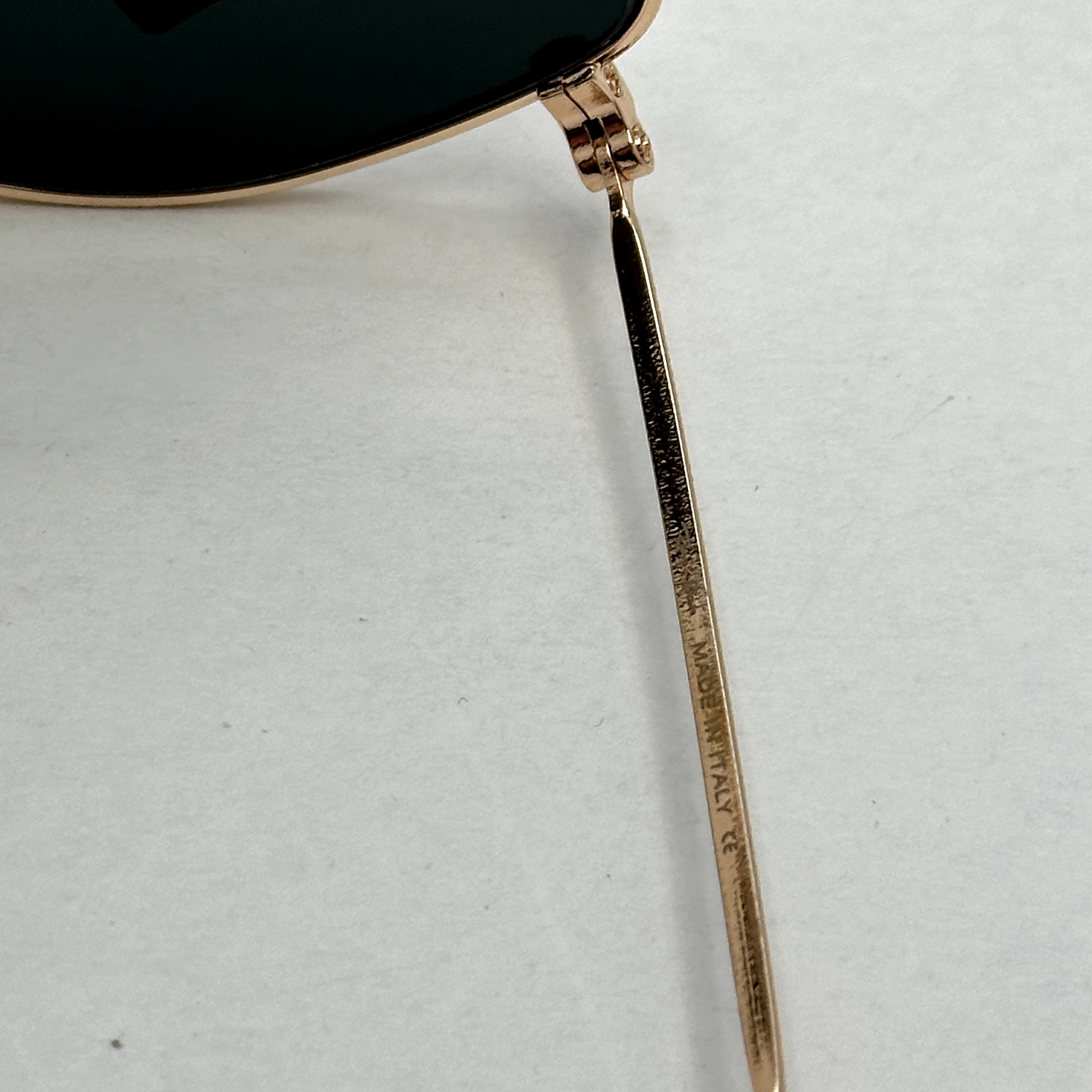 عینک آفتابی ریبن rayban شیشه سنگ مشکی طلایی کد rb 3958
