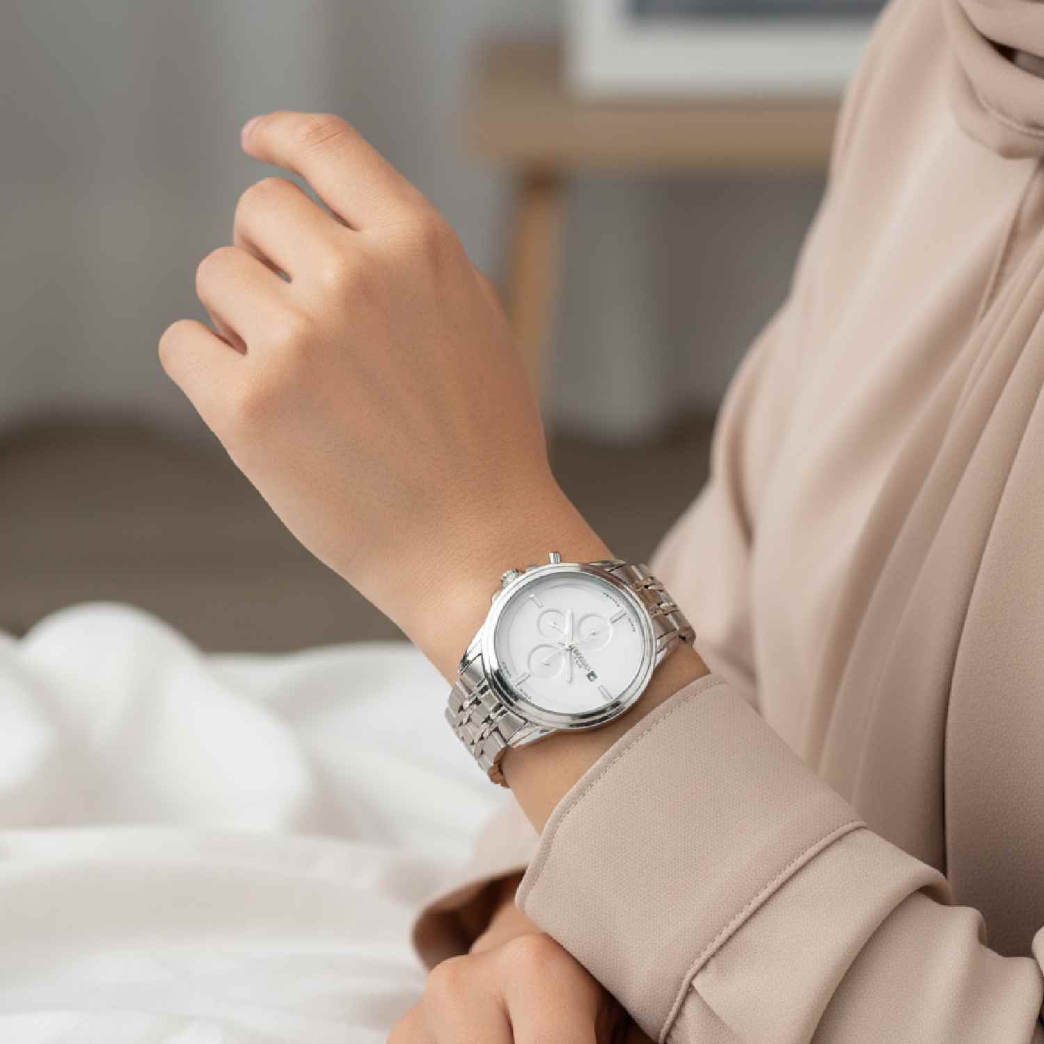 ساعت سیکو استیل صفحه سفید طرح سه موتور 2583 زنانه