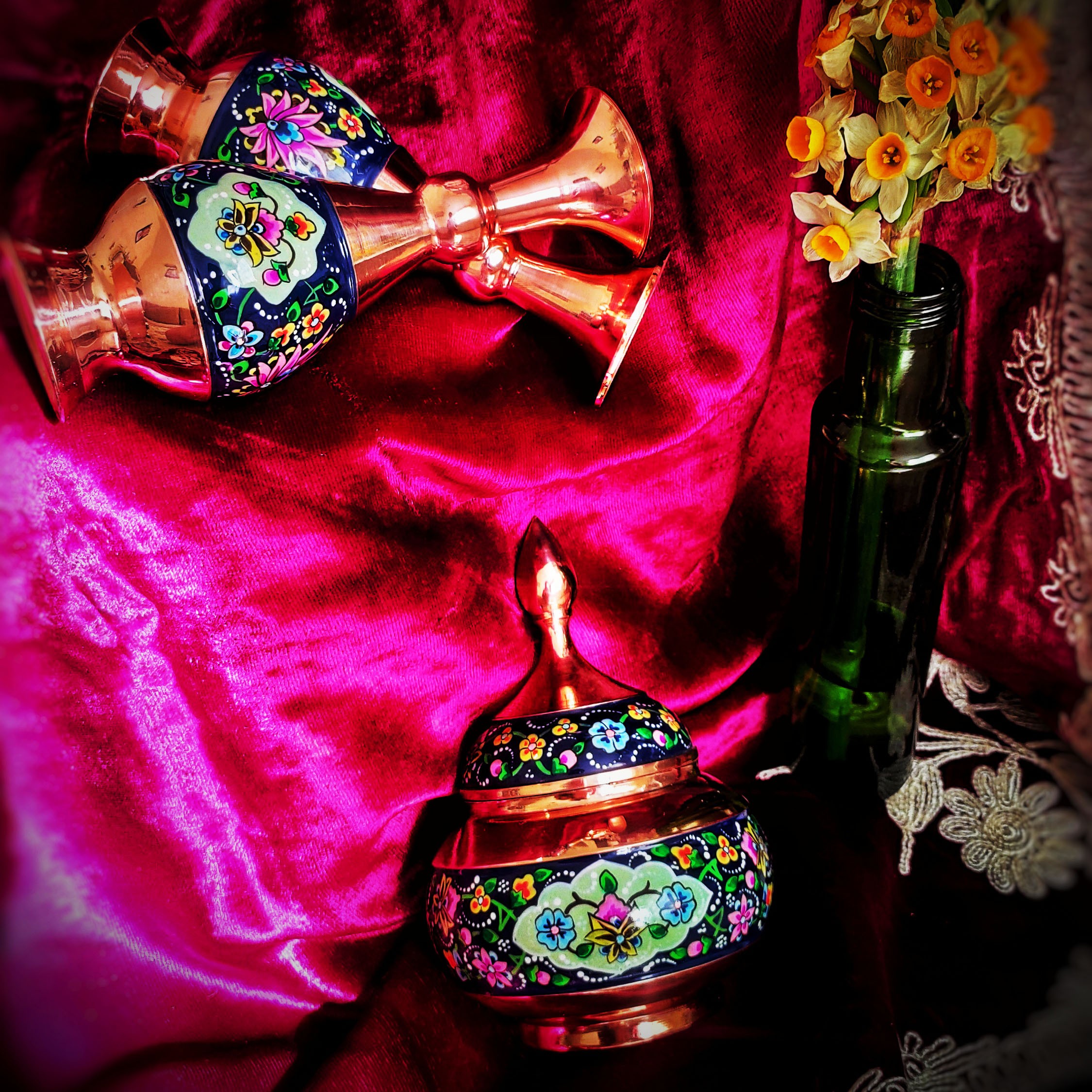 ست شکلات خوری و گلدان مس و پرداز مدل ترنج دار