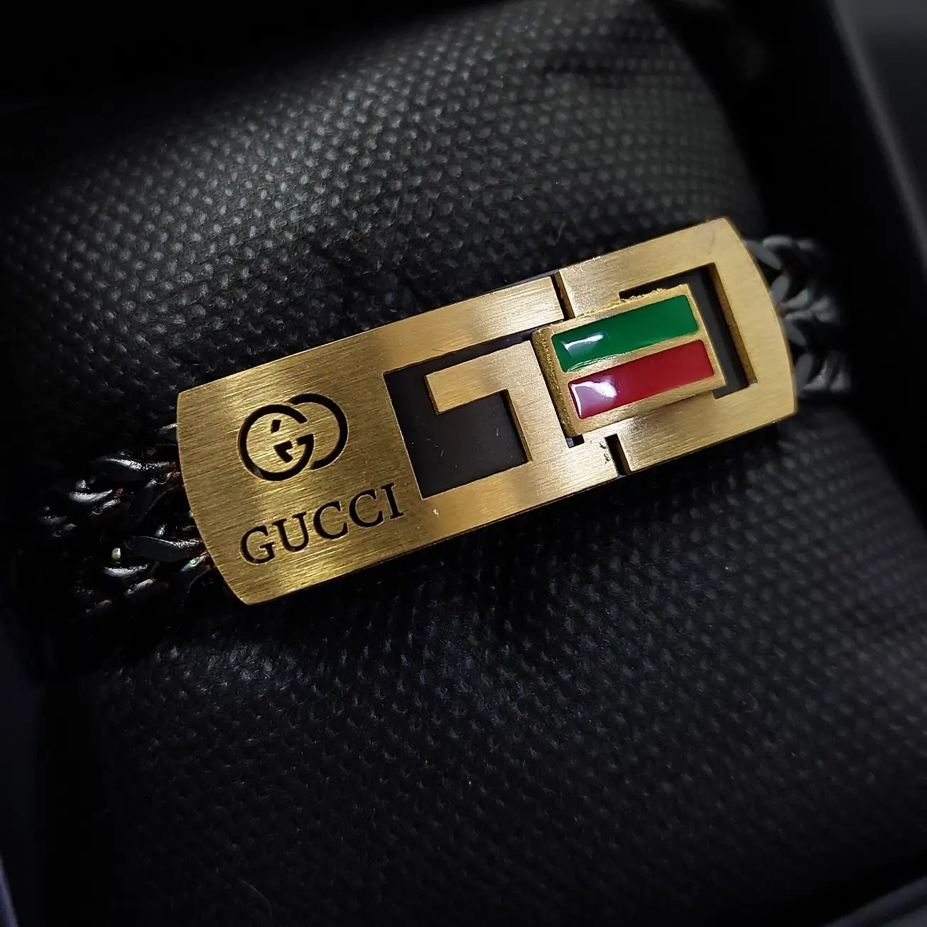دستبند استیل مردانه پلاک گوجی GUCCI زنجیر چهار وجهی دولاین رنگ ثابت کد amp (پس کرایه)