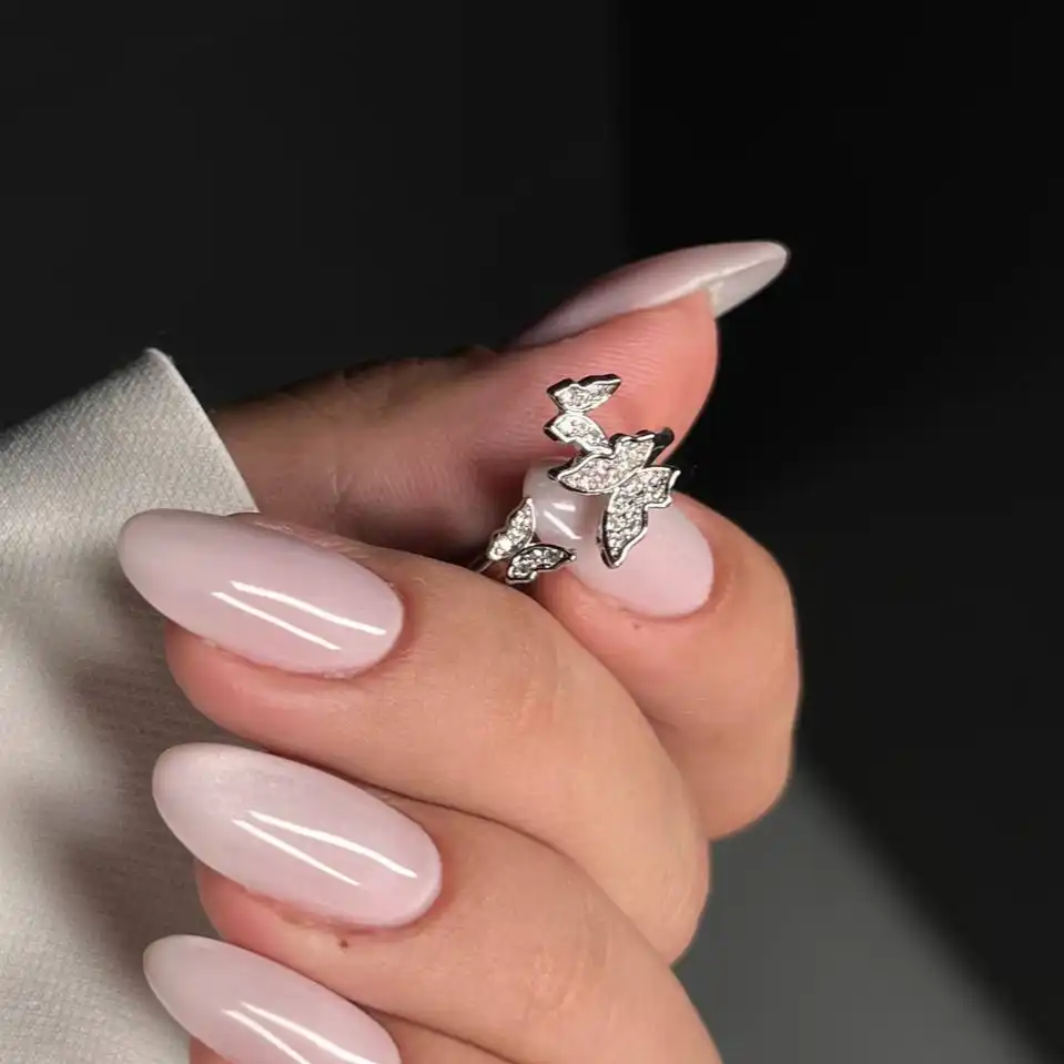 انگشتر زنانه و دخترانه جواهری طرح سه پروانه ای نگین دار ضد حساسیت رنگ ثابت فری سایز کد atk (پس کرایه)