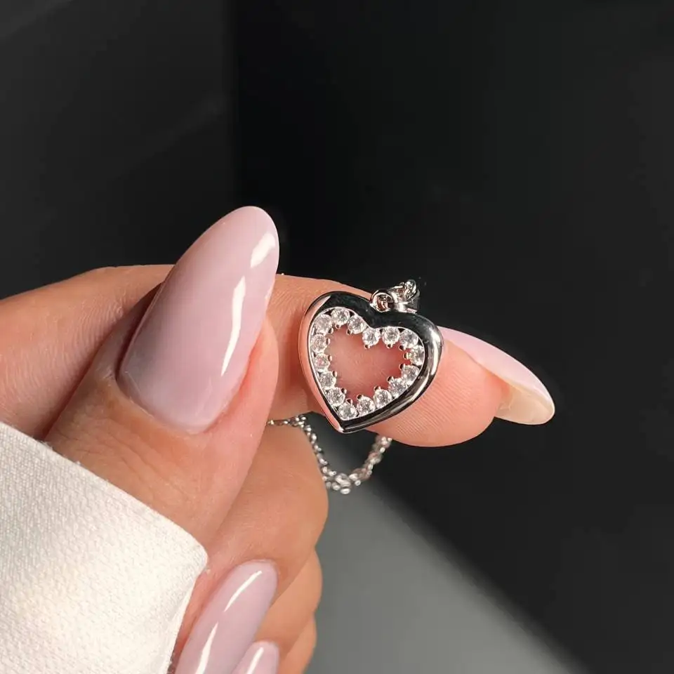 گردنبند و آویز زنانه جواهری طرح قلب دور نگین سفید رنگ نقره ای ضد حساسیت رنگ کاملا ثابت کد atk (پس کرایه)