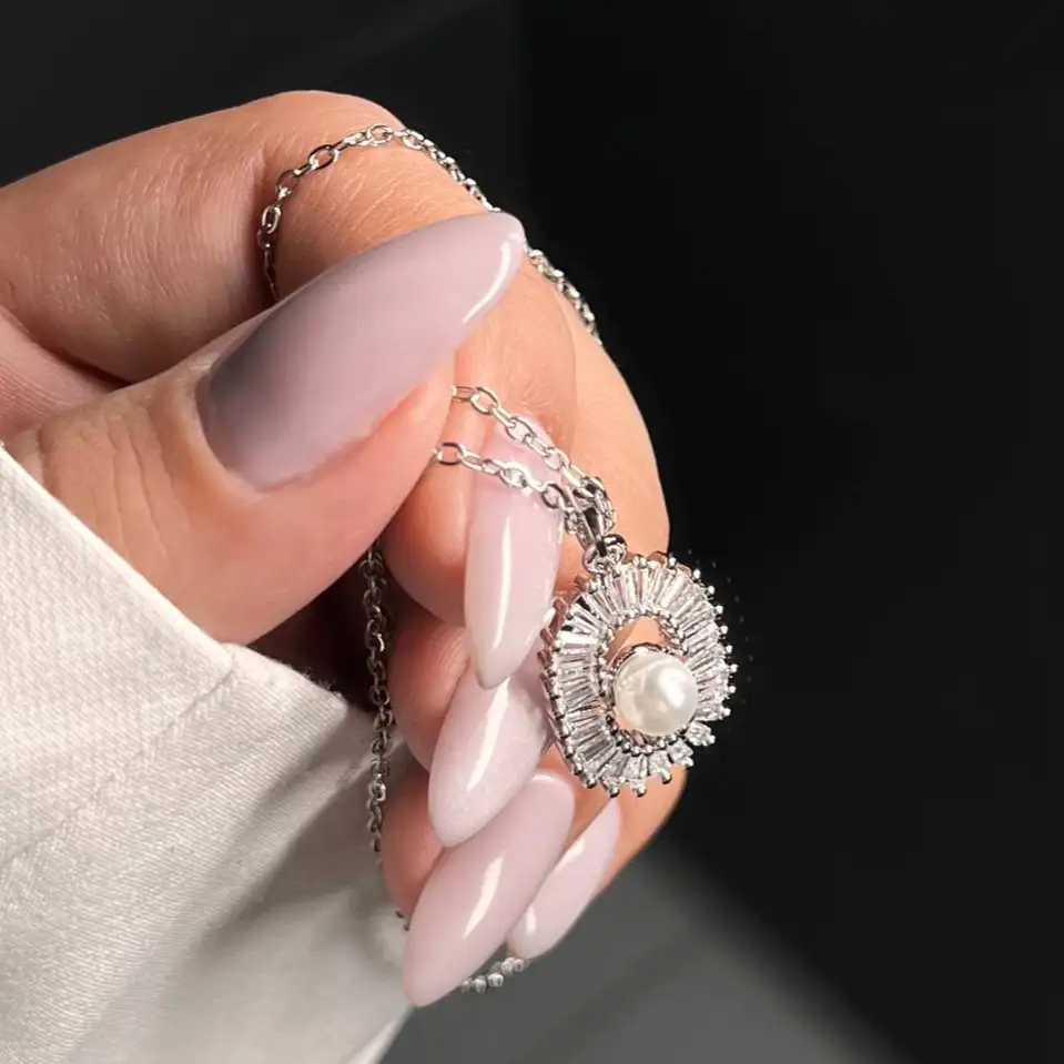 گردنبند و آویز زنانه جواهری طرح نگین تنیسی و تک مروارید زیبا ضد حساسیت رنگ کاملا ثابت کد atk (پس کرایه)
