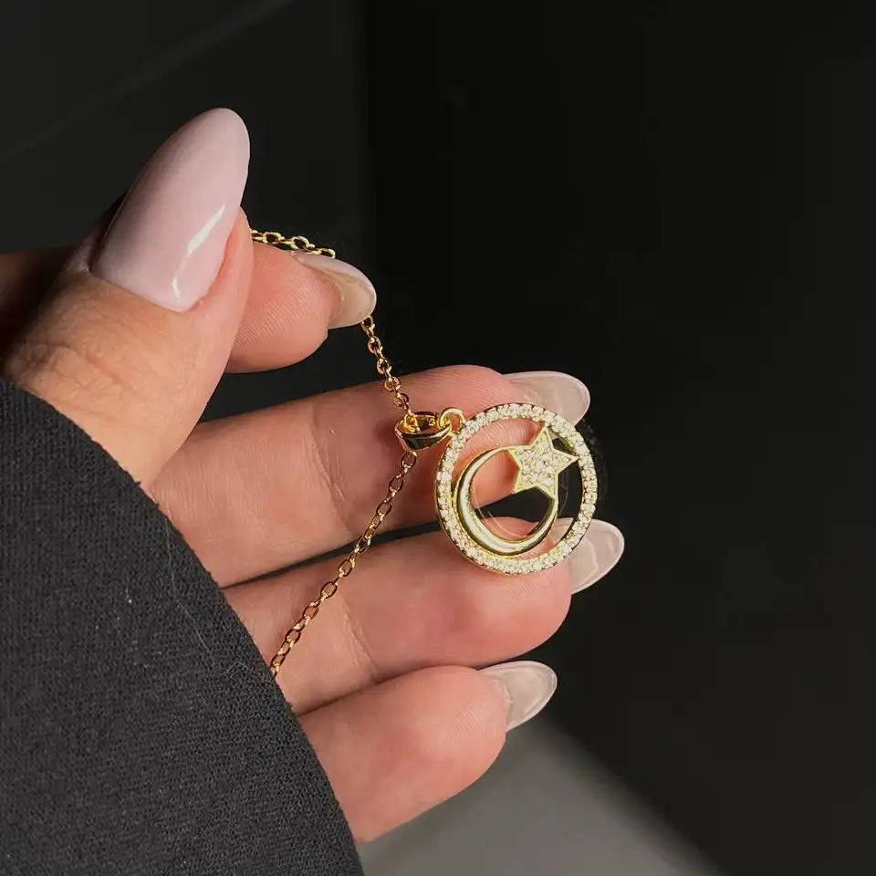 گردنبند و آویز زنانه جواهری طرح حلقه ای ماه و ستاره نگین کاری رنگ طلایی ضد حساسیت رنگ کاملا ثابت کد atk (پس کرایه)