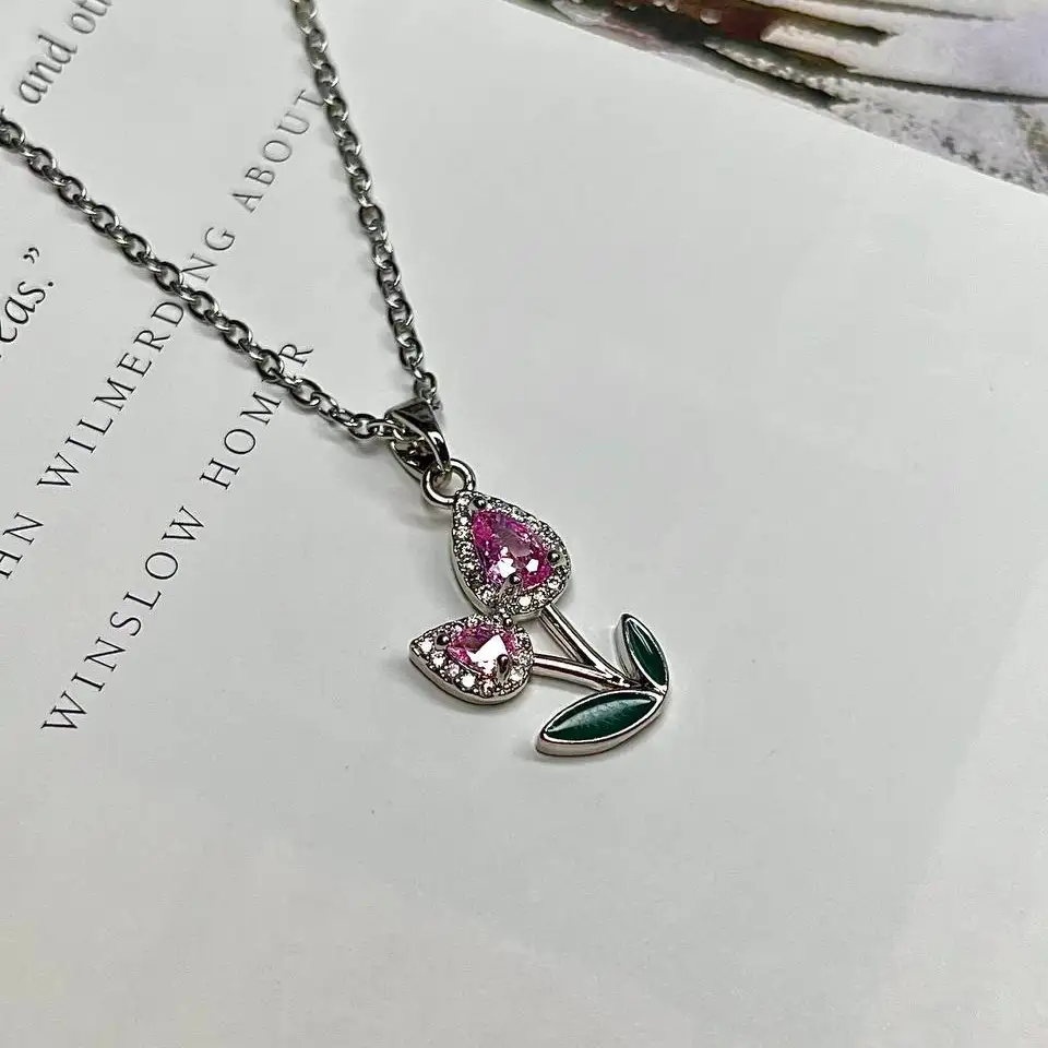 گردنبند زنانه طرح شاخه گل صورتی استیل ضد حساسیت رنگ کاملا ثابت کد atk (پس کرایه)