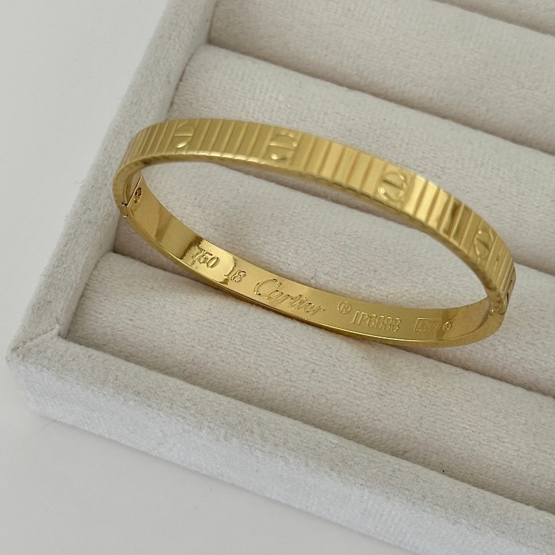 دستبند زنانه مدل کارتیر Cartier رنگ طلایی و نقره ای آبکاری نقره ضد حساسیت رنگ ثابت کد zgg