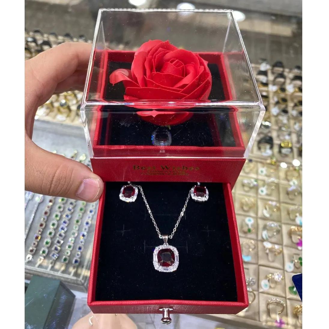 باکس هدیه گل جاودان در چهار رنگ متفاوت کد zsm (پس کرایه)