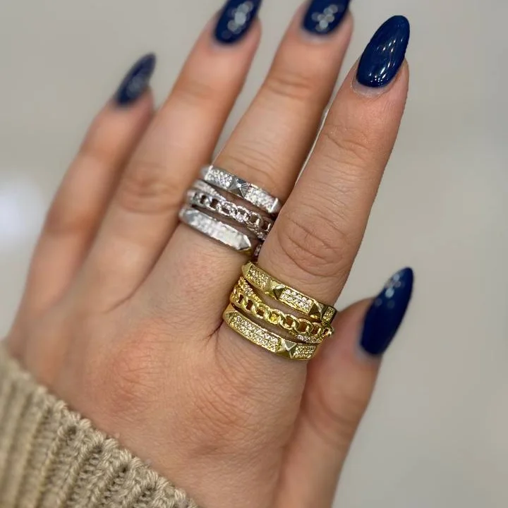 انگشتر زنانه طرح سه لاین وسط کارتیرCartier آبکاری نقره رنگ ثابت فری سایز Freesize کدzgy (پس کرایه)