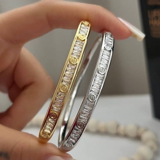 دستبند بنگل زنانه مدل کارتیر Cartier نگین تنیسی فری سایز freesize رنگ ثابت با کیفیت بالا کد zmc (پس کرایه)