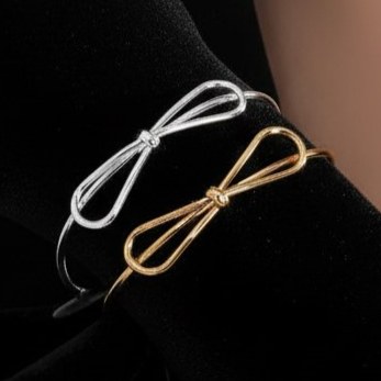 دستبند بنگل زنانه استیل مینیمال طرح مربعی رنگ ثابت با کیفیت بالا کد zmp (پس کرایه)
