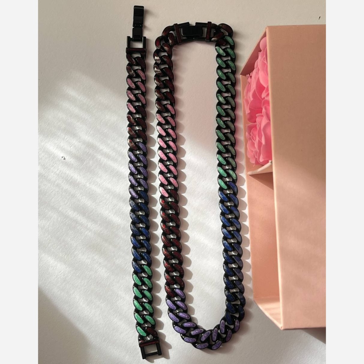 دستبند و گردنبند زنانه چند رنگ طرح کارتیر Cartier رنگ ثابت با کیفیت بالا کد zel (پس کرایه)