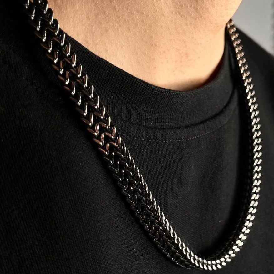 گردنبند مردانه طرح کارتیه Cartier سیاه قلم جنس استیل عیار 316 رنگ ثابت کد ztk (پس کرایه)