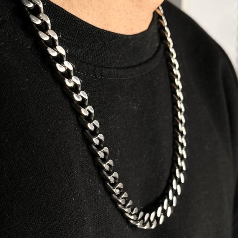گردنبند مردانه طرح کارتیه Cartier سیاه قلم جنس استیل عیار 316 رنگ ثابت کد ztk (پس کرایه)