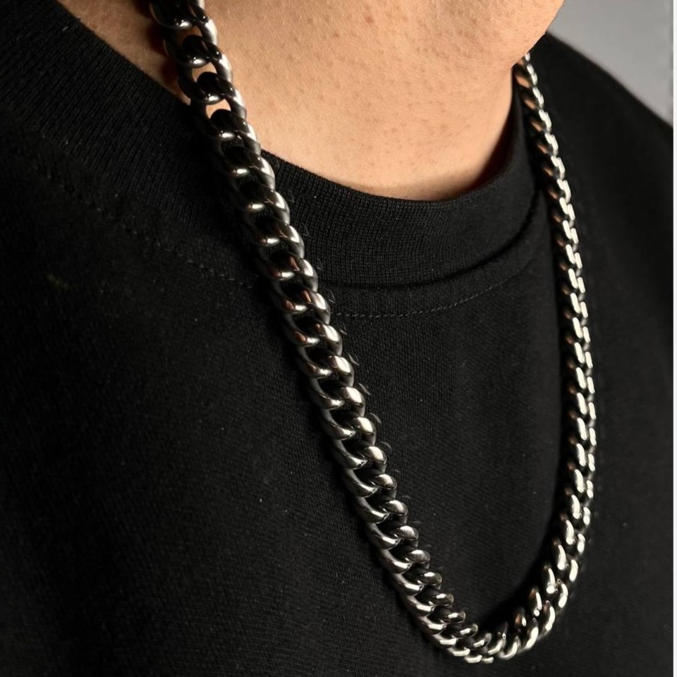 گردنبند مردانه طرح کارتیه Cartier سیاه قلم جنس استیل عیار 316 رنگ کاملا ثابت کد ztk (پس کرایه)