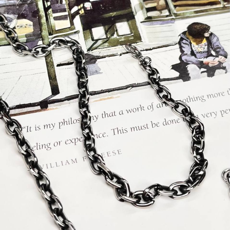 گردنبند مردانه مدل کارتیه Cartier سیاه قلم جنس استیل عیار 316 رنگ کاملا ثابت کد ztk (پس کرایه)
