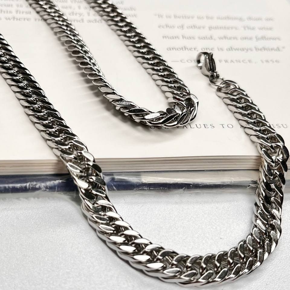 گردنبند مردانه طرح کارتیه Cartier جنس استیل عیار 316 رنگ ثابت کد ztk (پس کرایه)