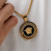 گردنبند های اسپرت طرح ورساچه Versace نگین کاری شده رنگ ثابت کد zsm (پس کرایه)