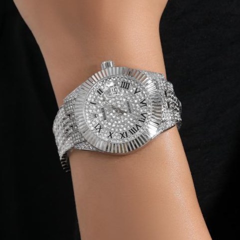 ساعت مچی زنانه طرح رولکس Rolex قفل پروانه ای نگین کار شده تقویم دار رنگ ثابت کد zmp (پس کرایه)