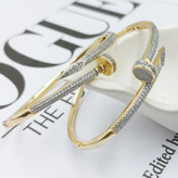 دستبند زنانه طرح میخ کارتیه Cartier نگین کاری شده فری سایز freesize رنگ ثابت کد zmp (پس کرایه)