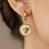 گوشواره زنانه طرح ورساچه Versace رنگ کاملا ثابت کد zgy (پس کرایه)