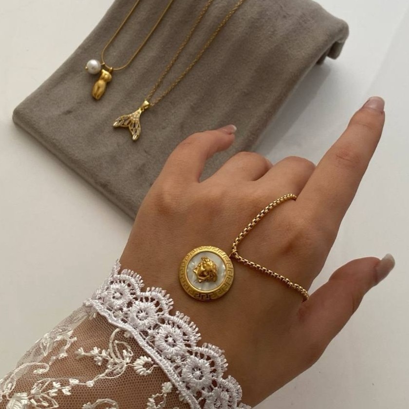 گردنبند زنانه طرح ورساچه Versace فری سایز freesize رنگ کاملا ثابت کد tj (پس کرایه)