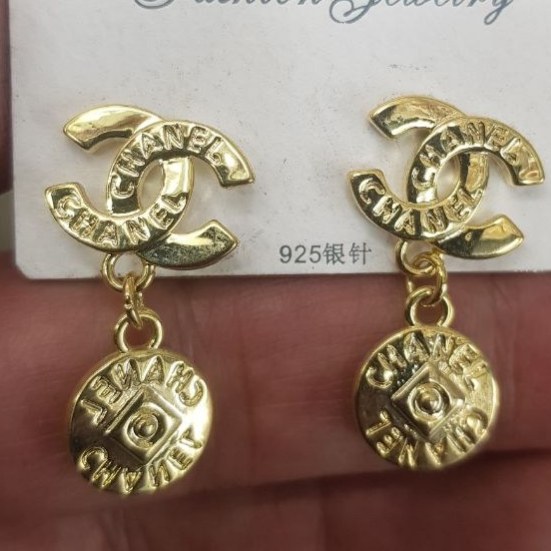 گوشواره طرح برند شنل Chanel نقره ای و طلایی تنوع طرح رنگ کاملا ثابت کد bn (پس کرایه)