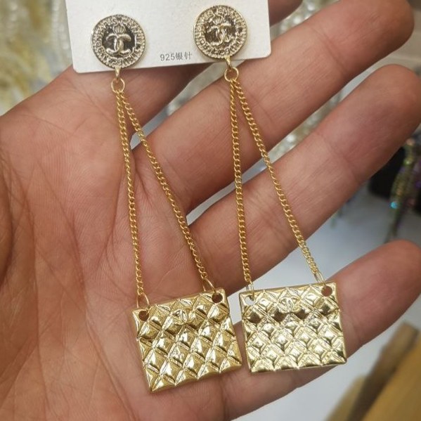 گوشواره طرح شنل Chanel آویز بلند تنوع طرح رنگ کاملا ثابت کد bn (پس کرایه)