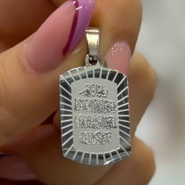 پلاک آویز و گردنبند طرح ونیکات و چهارقول دو رنگ طلایی و نقره ای همراه زنجیر رنگ کاملا ثابت کد gy (پس کرایه)