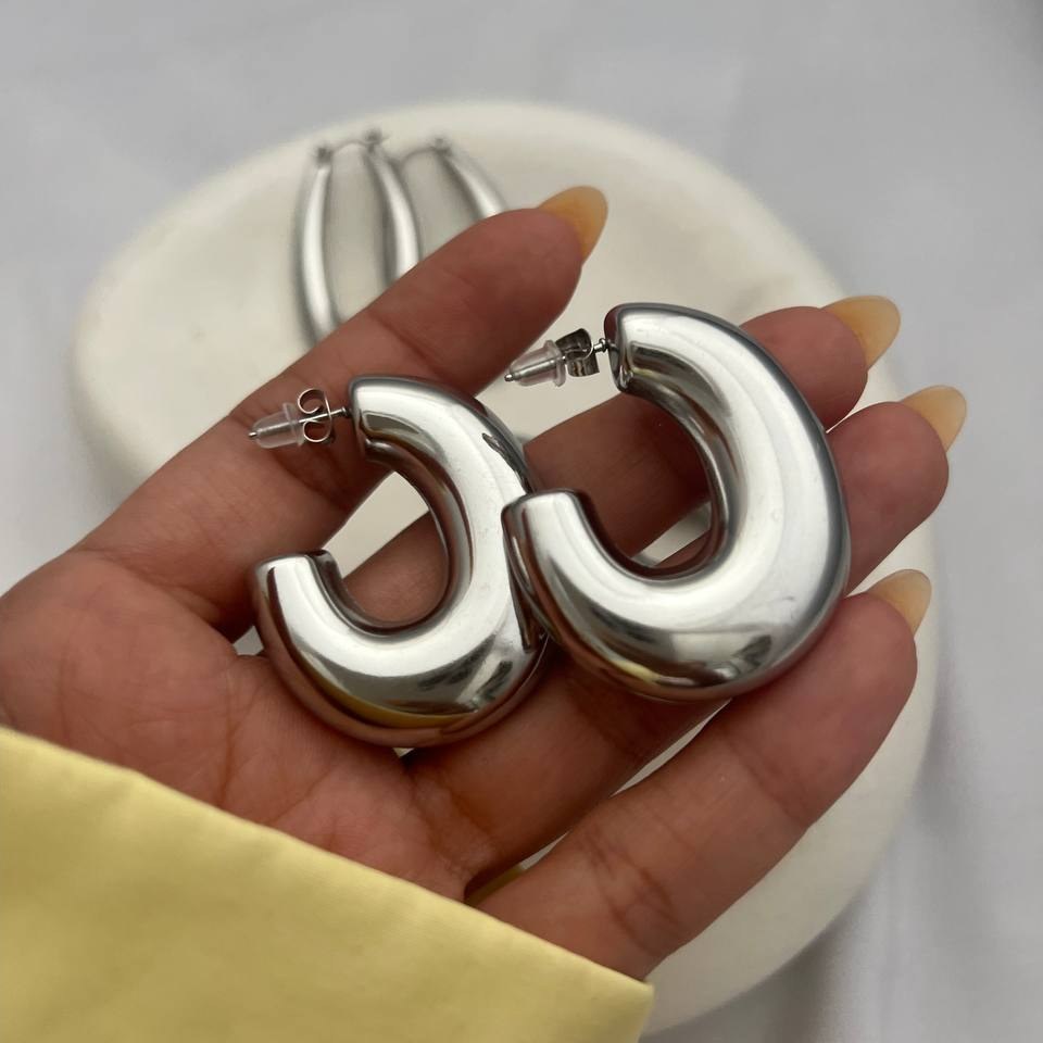 گوشواره استیل زنانه طرح مینیمال نقره ای تنوع طرح رنگ ثابت و ضد حساسیت کد tj (پس کرایه)