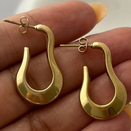 گوشواره استیل زنانه طرح مینیمال طلایی تنوع طرح رنگ ثابت و ضد حساسیت کد tj (پس کرایه)