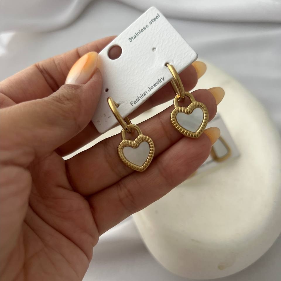 گوشواره استیل زنانه طرح قلب آویز رنگ ثابت و ضد حساسیت کد tj (پس کرایه)