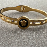دستبند النگویی و بنگل استیل زنانه طرح ورساچ Versace نگین رنگ ثابت کد ki (پس کرایه)