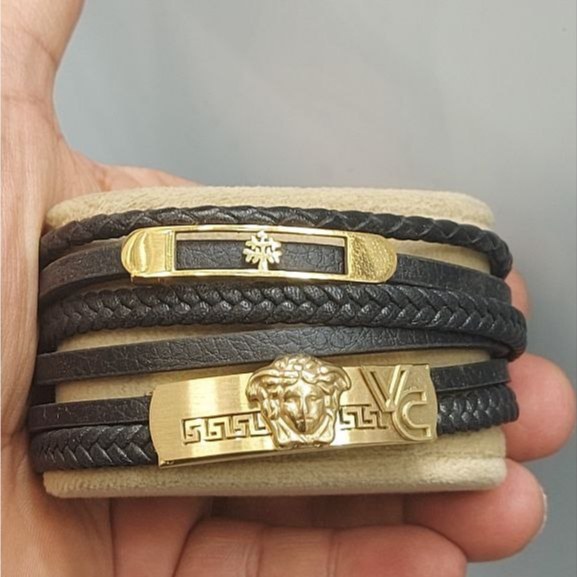 دستبند چرمی قفل و پلاک استیل مردانه طرح گوچی Gucci کیفیت چرم عالی تنوع طرح رنگ ثابت کد bn (پس کرایه)
