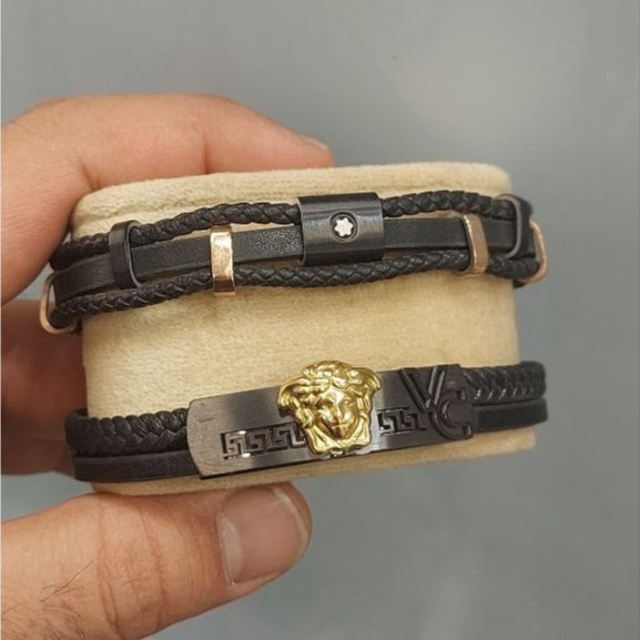 دستبند چرمی قفل و پلاک استیل مردانه ورساچ Versace کیفیت چرم عالی تنوع طرح رنگ ثابت کد bn (پس کرایه)