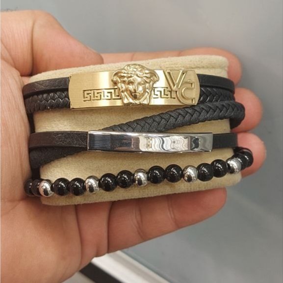 دستبند چرمی قفل و پلاک استیل مردانه ورساچ Versace کیفیت چرم عالی تنوع طرح رنگ ثابت کد bn (پس کرایه)