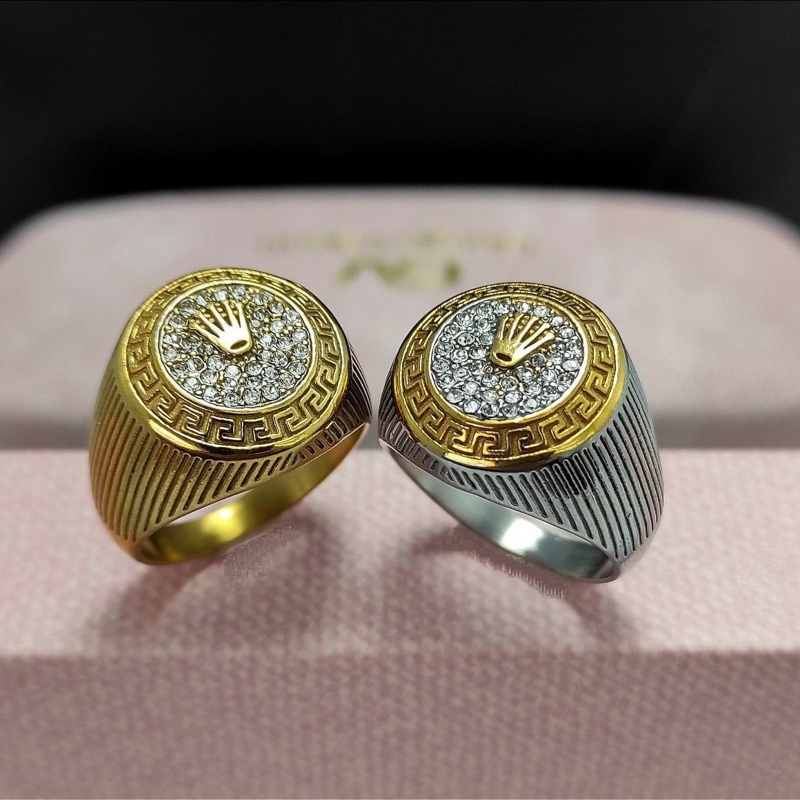 انگشتر استیل مردانه طرح رولکس ROLEX در تنوع طرح رنگ ثابت و ضد حساسیت کد mp (پس کرایه)