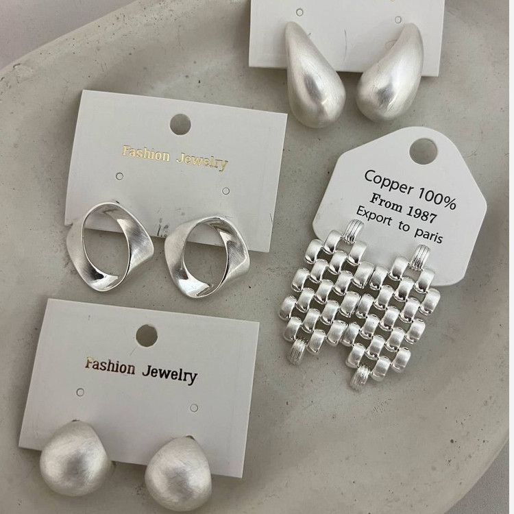 گوشواره آبکاری نقره در تنوع طرح رنگ ثابت کد tj (پس کرایه)