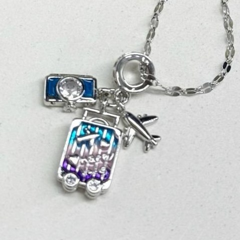 گردنبند و آویز پلاک زنجیر استیل زنانه طرح هواپیما و چمدان رنگ ثابت کد sm (پس کرایه)