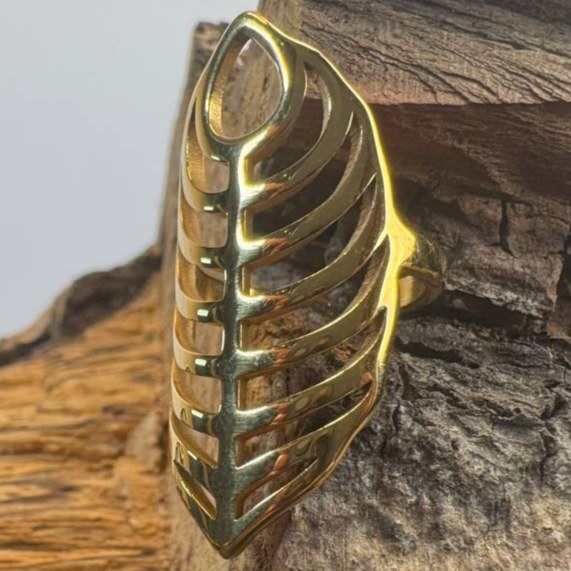 انگشتر استیل زنانه طرح برگ راه راه فری سایز Free size رنگ ثابت کد ki (پس کرایه)